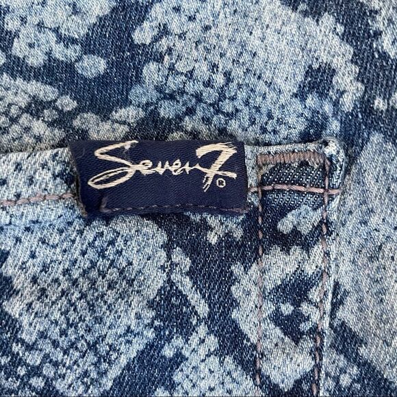 Seven 7 Animal print denim shorts ~ size 8 ~ frayed hem ~ perfect for summer - Picture 3 of 6